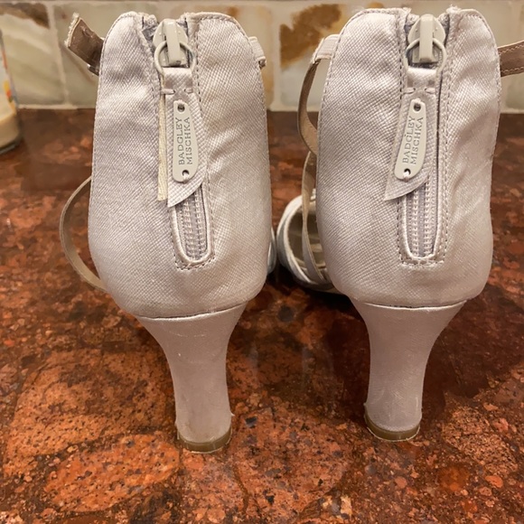 Silver heels - Picture 5 of 5